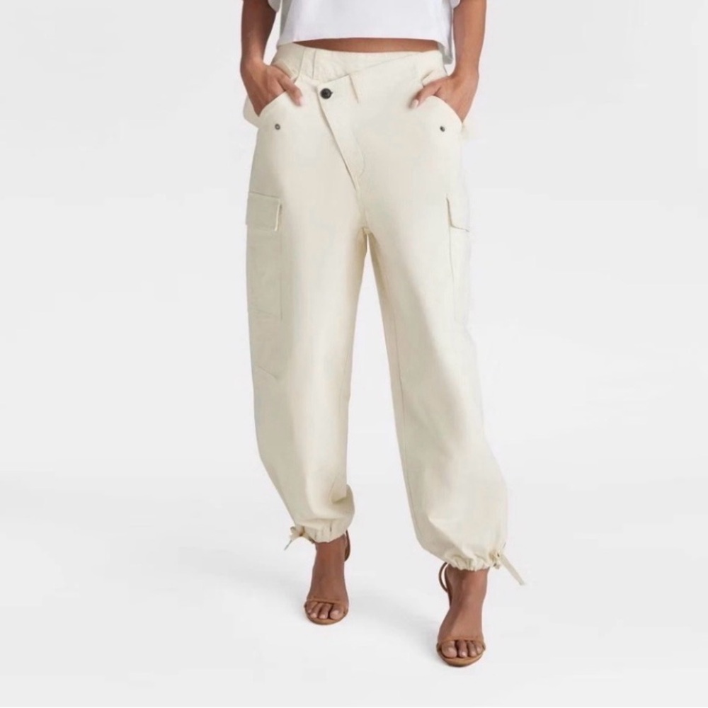 KBB by KAHLANA Women's mid-rise cargo jogger oversized . No 
Returns for size .